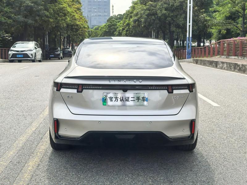 Lynk & Co 07 EM-P Hybrid, 2024 — фото 6 из 12