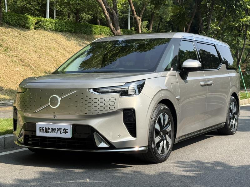 Volvo EM90, 2024 — купить в Самаре под ключ