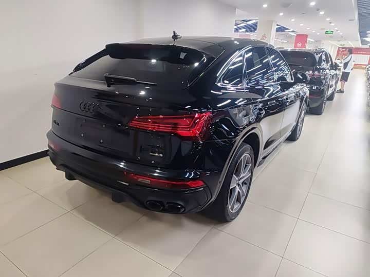Audi Q5L Sportback, 2023 — фото 7 из 9