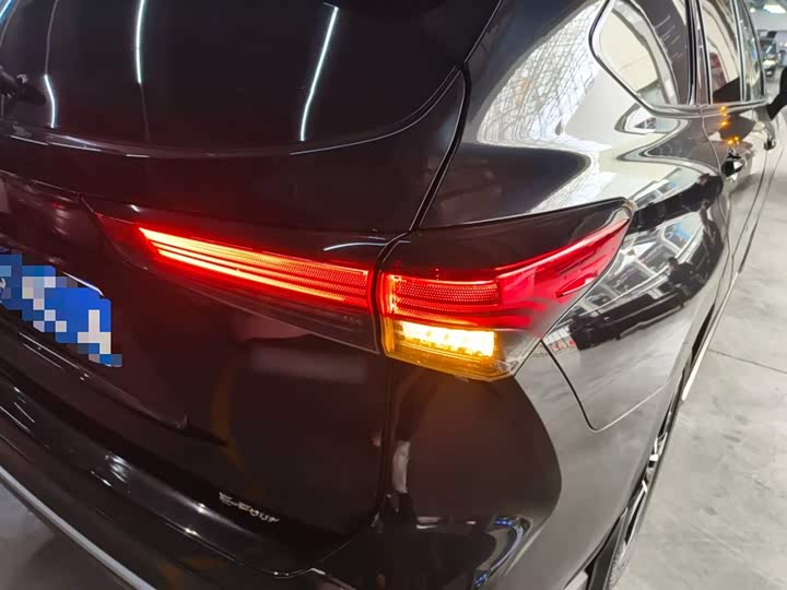 Toyota Crown Kluger, 2022 — фото 8 из 9