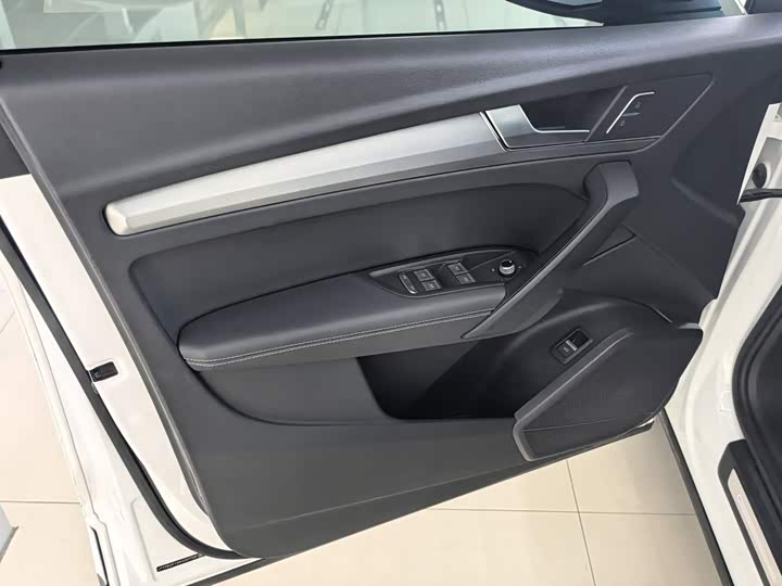 Audi Q5L, 2023 — фото 6 из 9