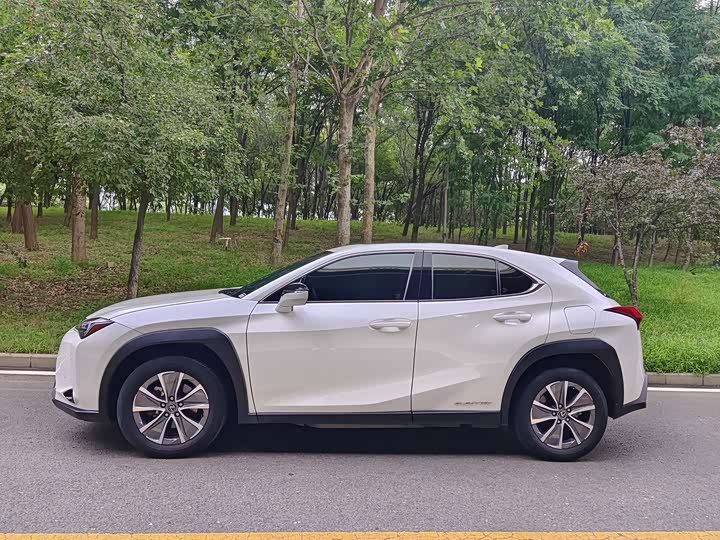 Lexus UX Hybrid, 2022 — фото 3 из 9