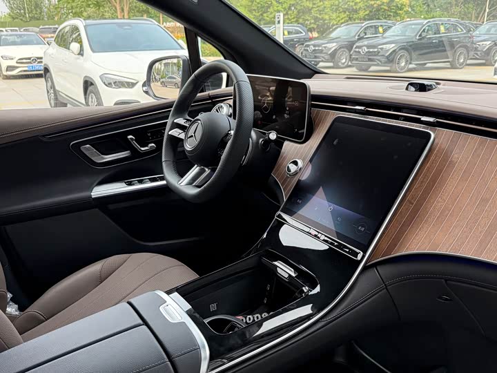 Mercedes-Benz EQE SUV, 2025 — фото 3 из 7