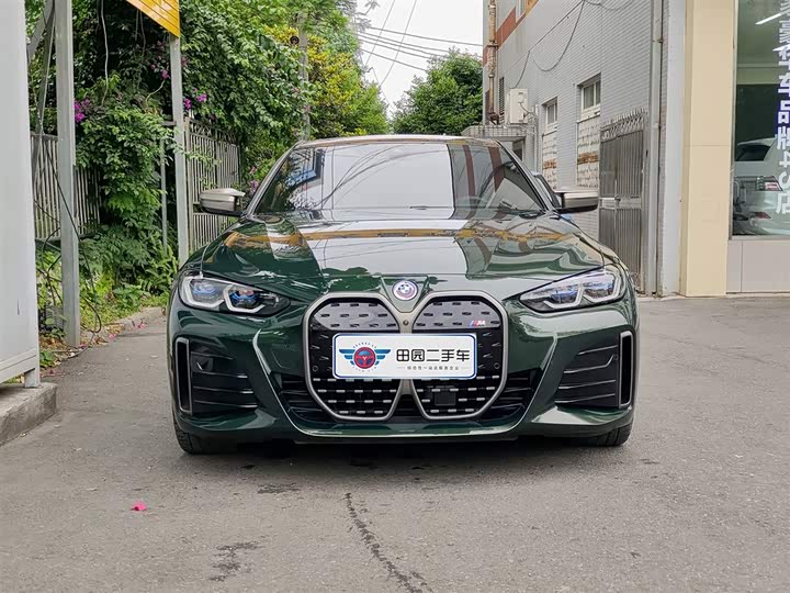 BMW i4, 2022 — фото 2 из 9