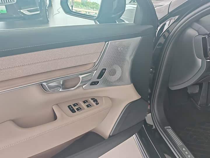 Volvo S90 Hybrid, 2025 — фото 9 из 9