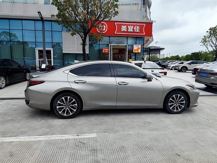 Lexus ES, 2023 — фото 3 из 9