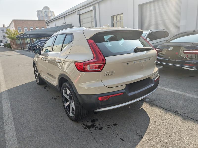 Volvo XC40, 2024 — фото 4 из 11