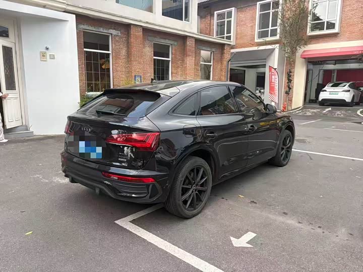 Audi Q5L Sportback, 2022 — фото 5 из 9