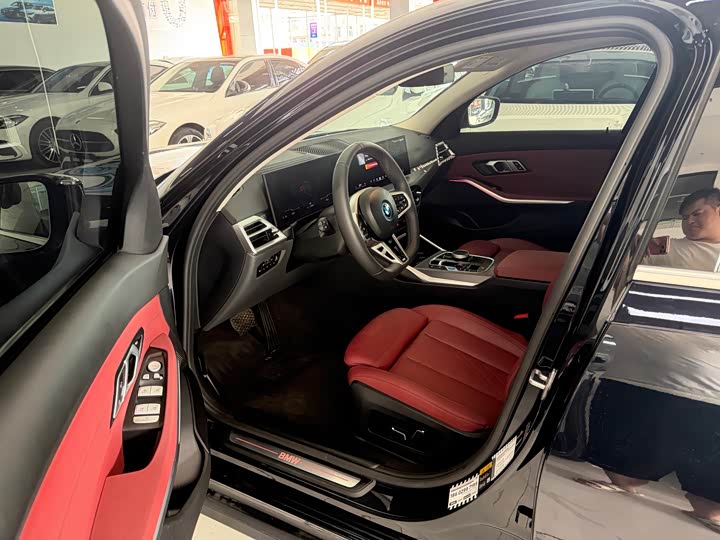 BMW i3, 2024 — фото 4 из 9