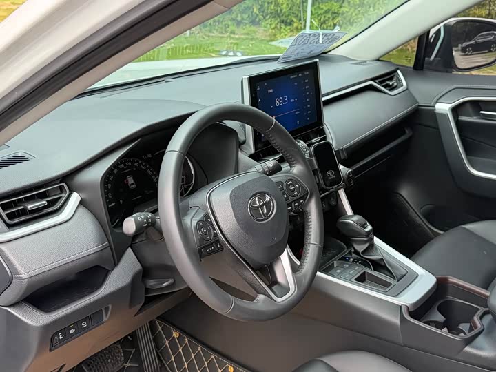 Toyota RAV4, 2022 — фото 8 из 9
