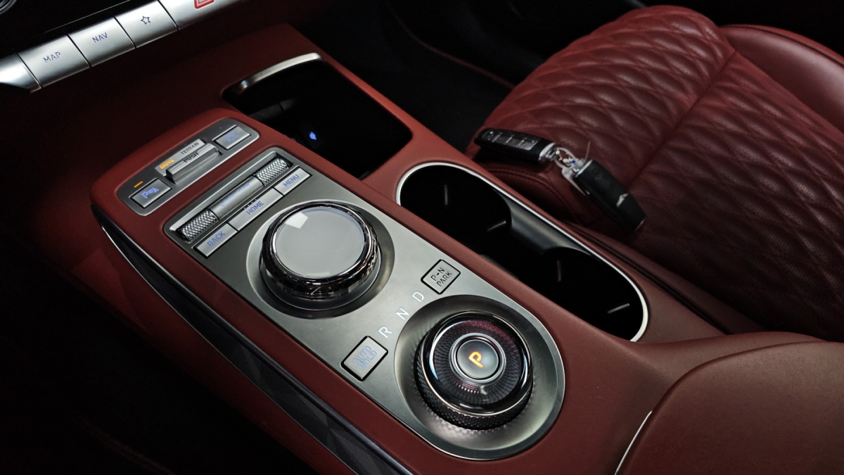 Genesis GV70, 2023 — фото 9 из 12