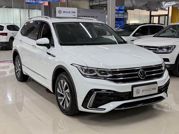 Volkswagen Tiguan L Hybrid, 2023 — фото 3 из 9
