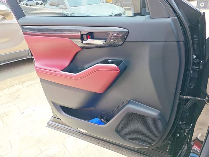 Toyota Crown Kluger, 2024 — фото 7 из 9