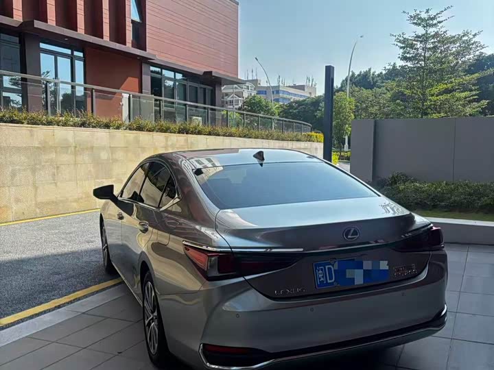 Lexus ES, 2024 — фото 7 из 9