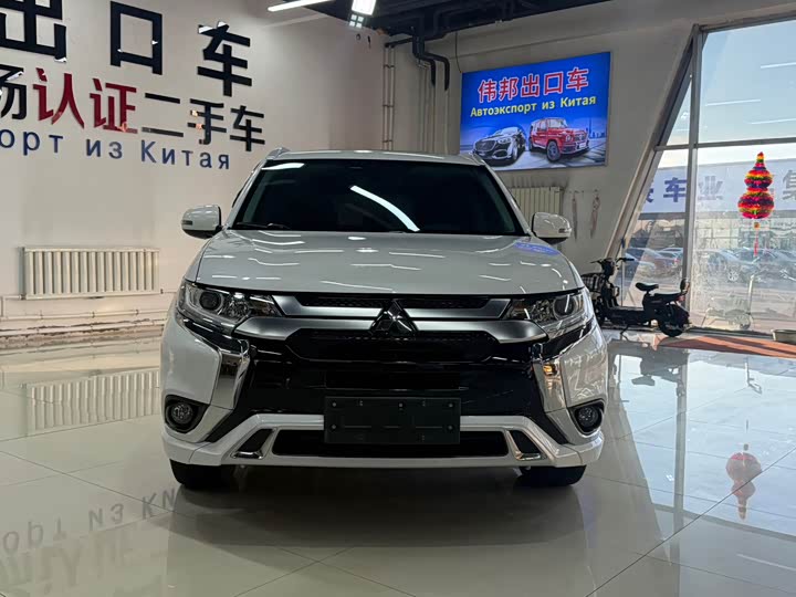 Mitsubishi Outlander, 2022 — фото 2 из 9