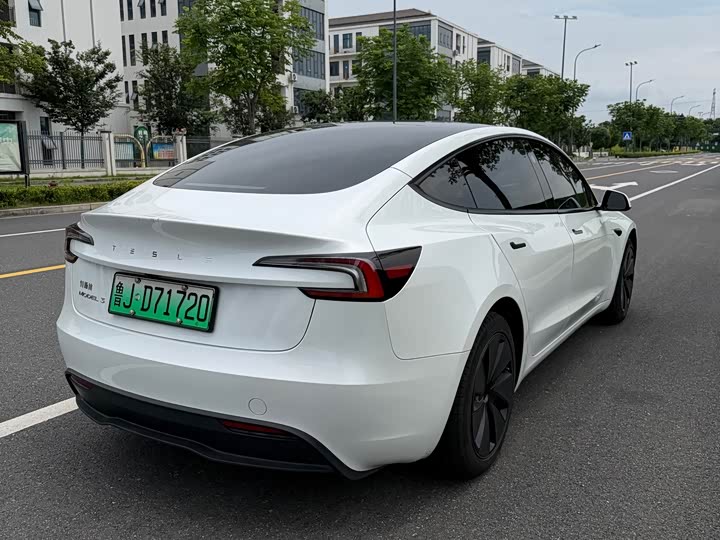 Tesla Model 3, 2023 — фото 5 из 9