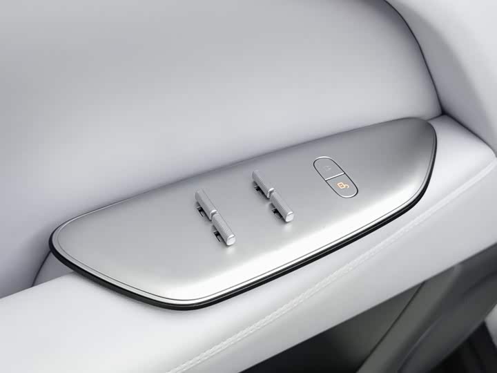 BAIC Arcfox Alpha T5, 2024 — фото 9 из 9