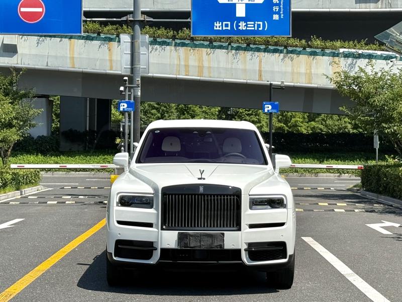 Rolls-Royce Cullinan, 2023 — фото 2 из 10