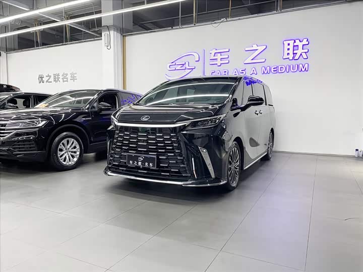 Lexus LM, 2023 — купить в Санкт-Петербурге под ключ