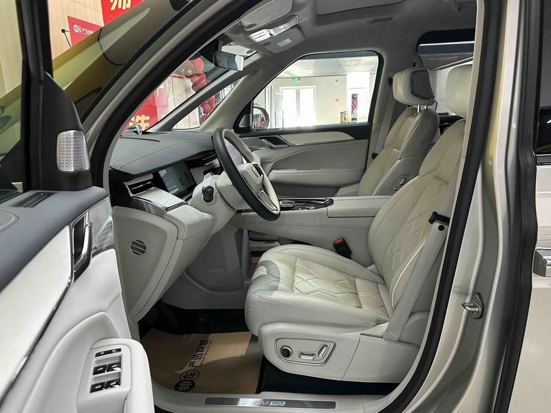 Volvo EM90, 2024 — фото 10 из 12