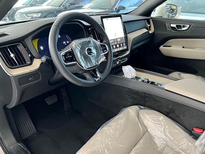 Volvo XC60, 2025 — фото 6 из 9