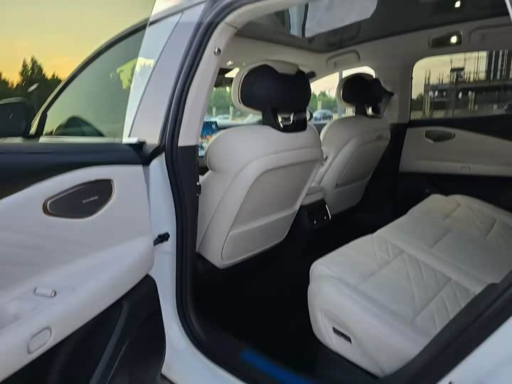 Lynk & Co 30 EM-P Hybrid, 2025 — фото 7 из 9