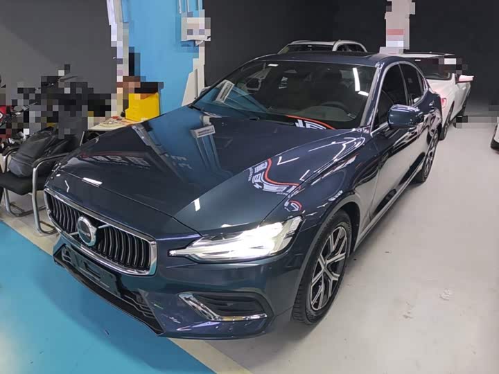 Volvo S60, 2024 — фото 2 из 9