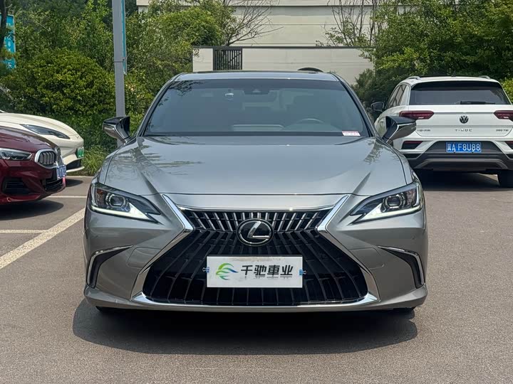 Lexus ES, 2022 — фото 2 из 9