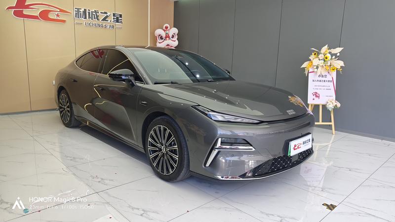 Geely Galaxy Starshine 8 EM-i, 2025 — фото 3 из 12
