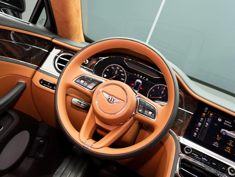 Bentley Flying Spur, 2022 — фото 7 из 11