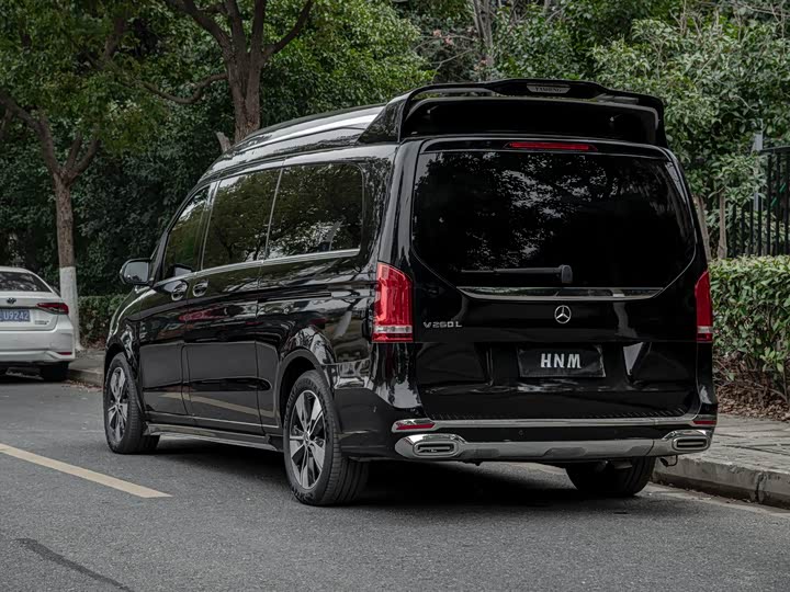Mercedes-Benz V-Class, 2023 — фото 4 из 9