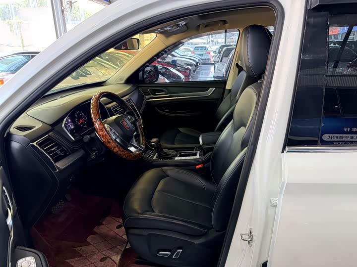 Roewe RX8, 2022 — фото 8 из 9
