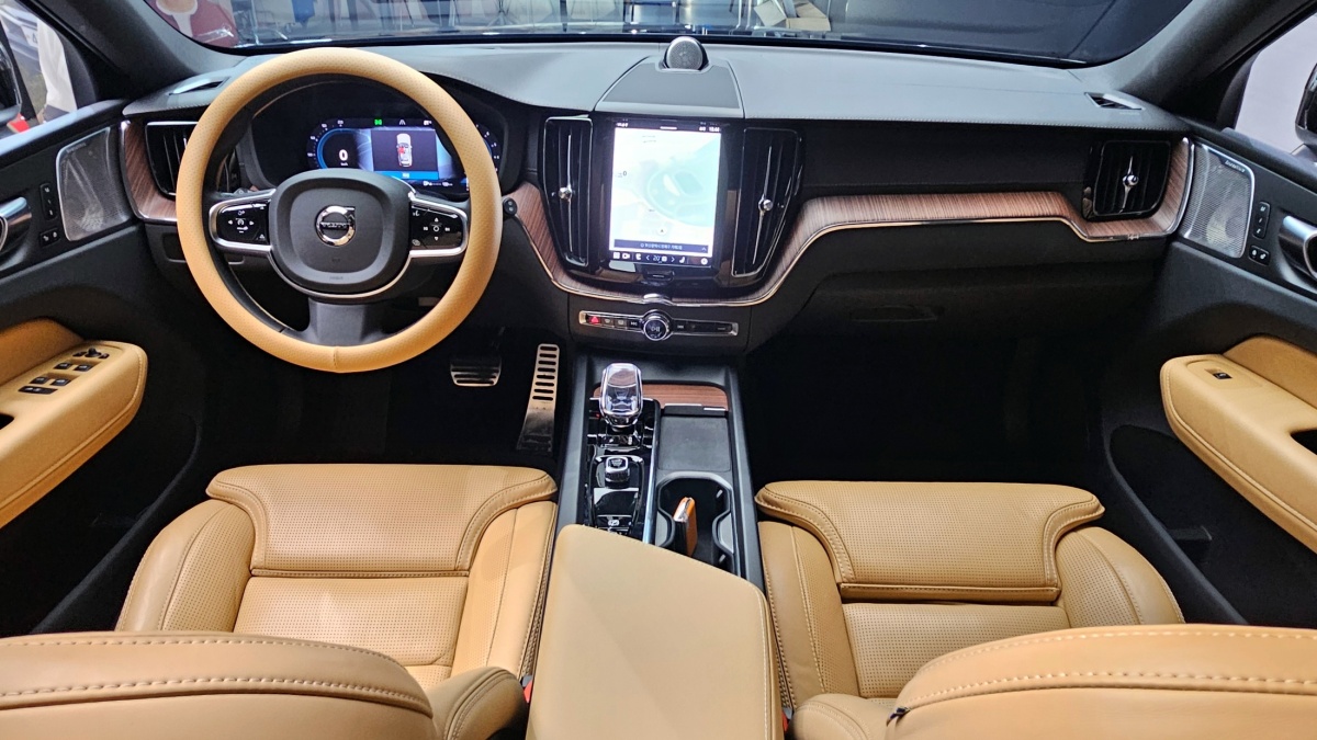 Volvo XC60, 2024 — фото 7 из 12