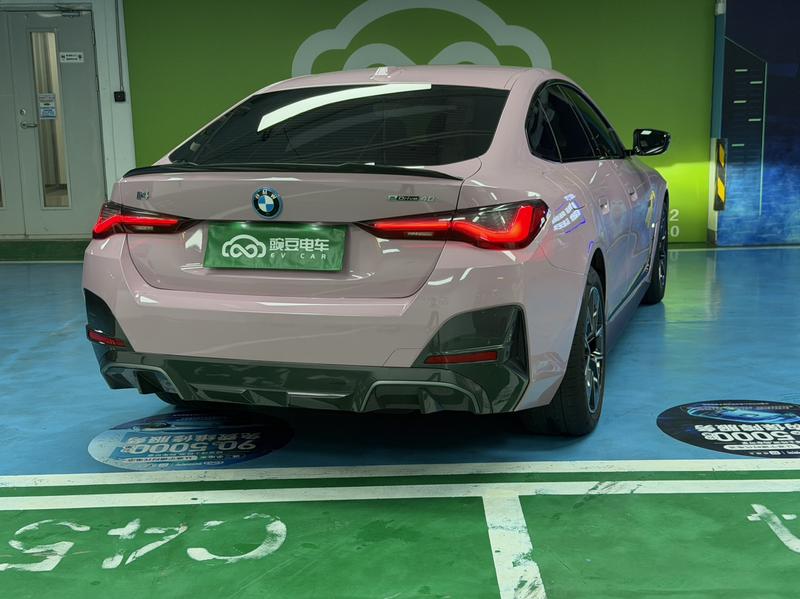 BMW i4, 2022 — фото 7 из 12