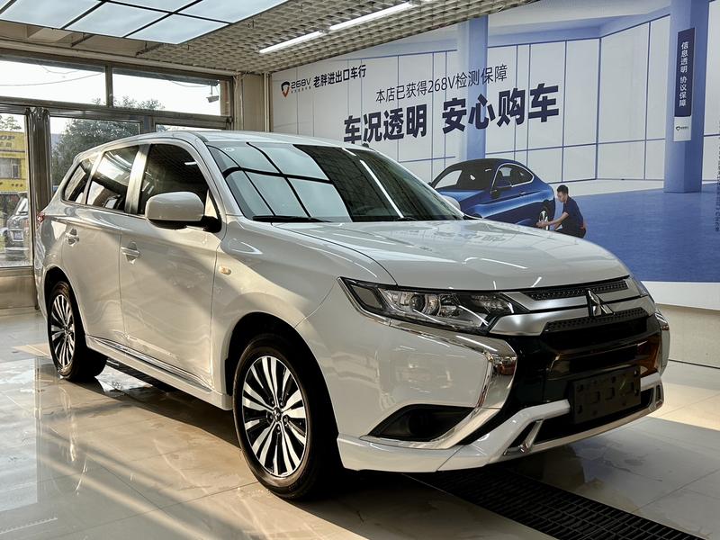 Mitsubishi Outlander, 2022 — фото 3 из 12