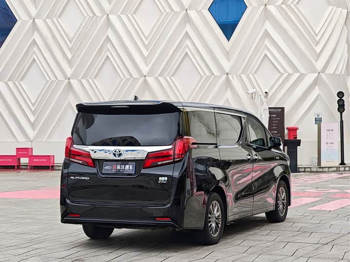 Toyota Alphard, 2023 — фото 5 из 9