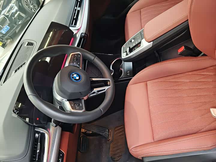 BMW iX1, 2026 — фото 4 из 9