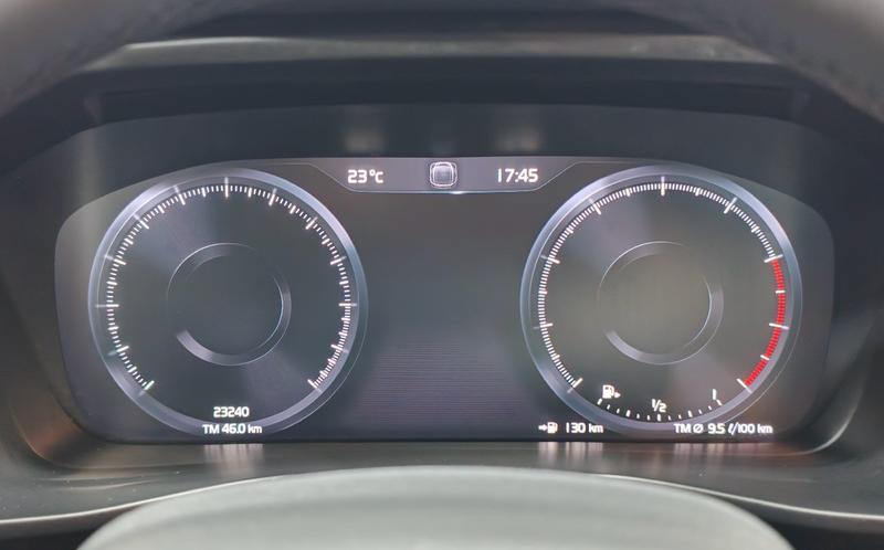Volvo XC40, 2022 — фото 7 из 10