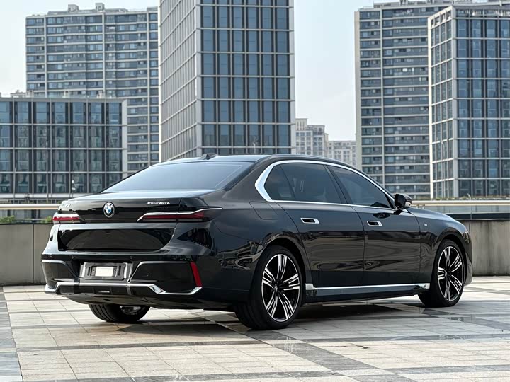 BMW i7, 2024 — фото 5 из 9