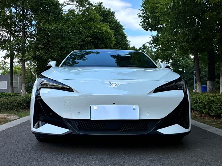 BAIC Arcfox Alpha S5, 2025 — фото 2 из 9