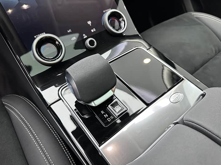 Land Rover Range Rover Velar, 2022 — фото 8 из 9