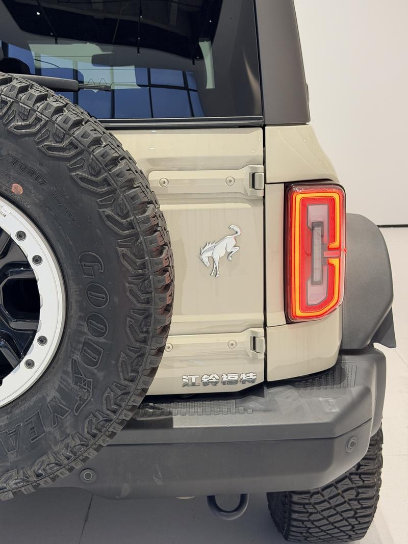 Ford Bronco, 2024 — фото 8 из 12