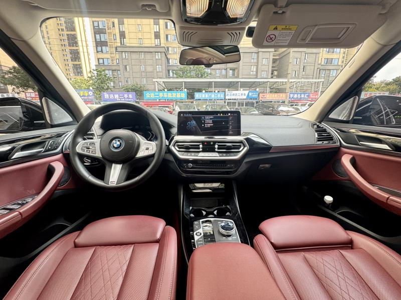 BMW iX3, 2024 — фото 7 из 11