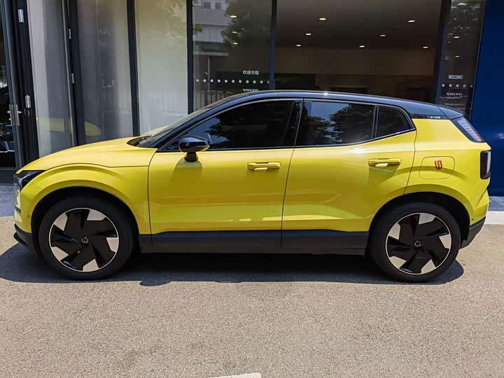 Volvo EX30, 2024 — фото 3 из 9