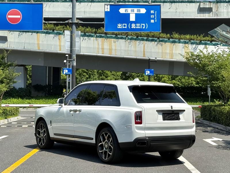 Rolls-Royce Cullinan, 2023 — фото 4 из 10