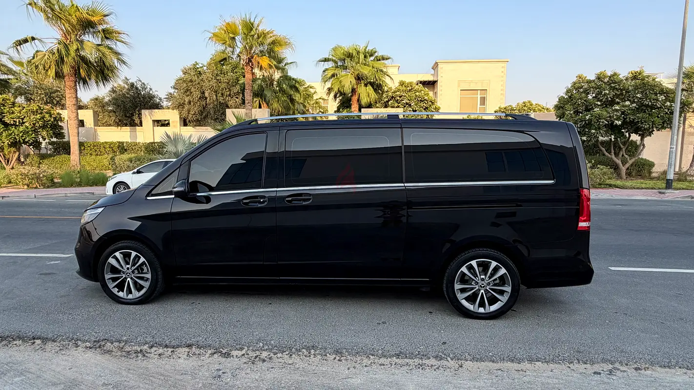 Mercedes-Benz V-Class, 2023 — фото 8 из 10