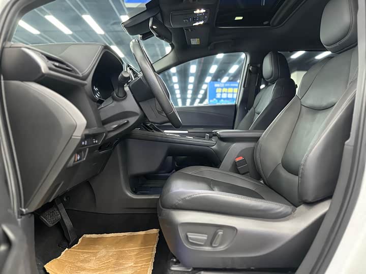Toyota Sienna, 2022 — фото 4 из 9