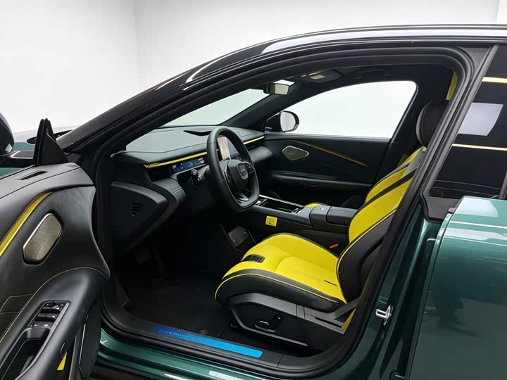 Lynk & Co 30 EM-P Hybrid, 2026 — фото 9 из 9