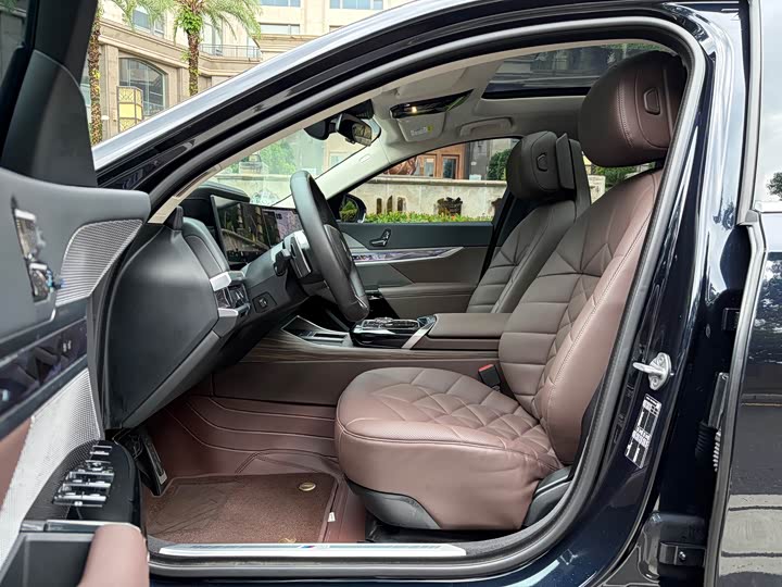 BMW 7 Series, 2024 — фото 6 из 9