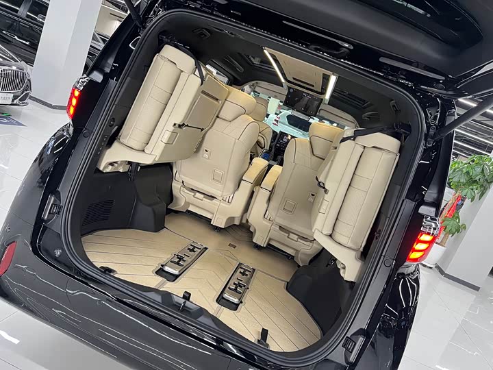 Toyota Alphard, 2024 — фото 8 из 9